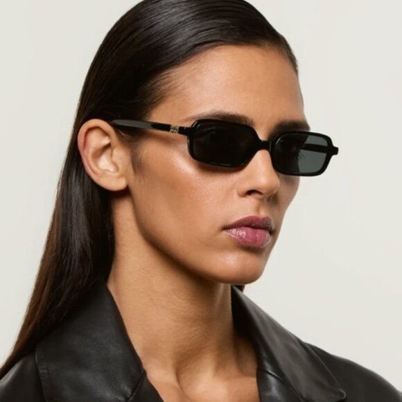 NEW MIU MIU SQUARE BLACK WOMEN SUNGLASSES MU11ZS 16K5S0 MIU MIU MU11ZSF BLACK - Picture 1 of 13